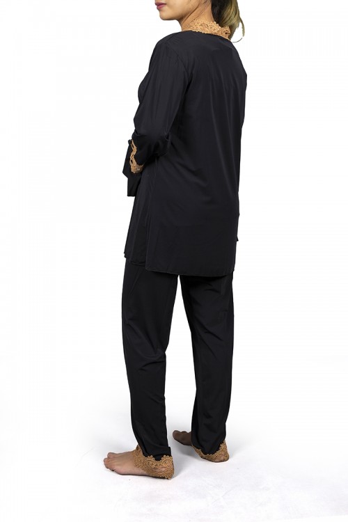 بيجاما نوم لانجري نسائي ثلاث قطع  بتطريز دانتيل أبيض من أطراف الصدر و الأكمام والبنطلون  