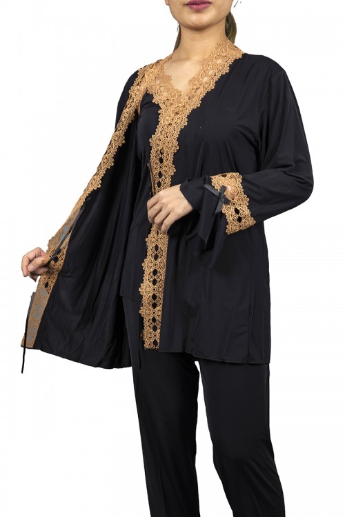 بيجاما نوم لانجري نسائي ثلاث قطع  بتطريز دانتيل أبيض من أطراف الصدر و الأكمام والبنطلون  