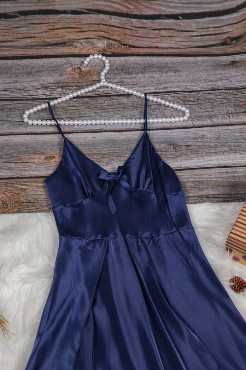 قميص نوم لانجري نسائي قصير قطعتين قماش ساتان مع دانتيل من الصدر و فتحات من الجوانب 