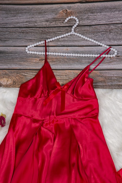 قميص نوم لانجري نسائي قصير قطعتين قماش ساتان مع دانتيل من الصدر و فتحات من الجوانب 