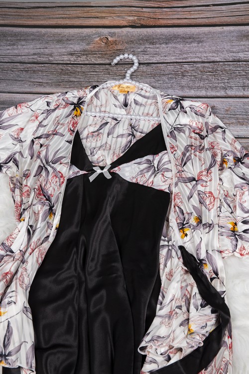 قميص نوم لانجري نسائي قصير ناعم ثلاث قطع قماش ساتان سادة مع مشجر 