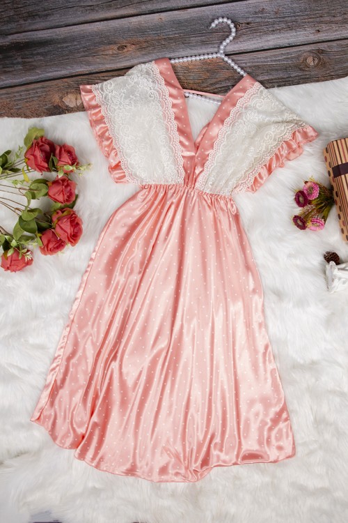 قميص نوم لانجري نسائي قصير ناعم قماش ساتان منقط باللون الأبيض مع دانتيل من الصدر