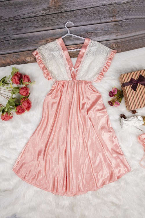 قميص نوم لانجري نسائي قصير ناعم قماش ساتان منقط باللون الأبيض مع دانتيل من الصدر