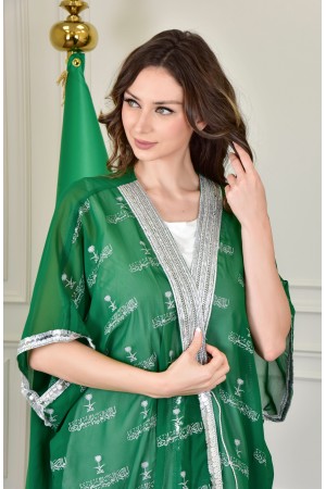 بشت وطني نسائي أنيق لون أخضر قماش شيفون بأطراف مطرزة باللون الفضي أكمام قصيرة و مفتوح برباط من الأمام