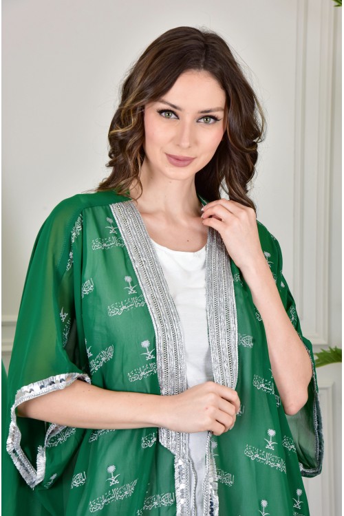 بشت وطني نسائي أنيق لون أخضر قماش شيفون بأطراف مطرزة باللون الفضي أكمام قصيرة و مفتوح برباط من الأمام