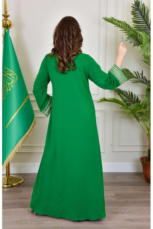 بشت وطني نسائي أنيق لون أخضر قماش شيفون بأطراف مطرزة باللون الفضي أكمام قصيرة و مفتوح برباط من الأمام