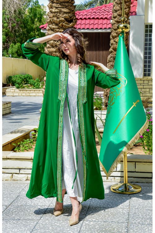 بشت وطني نسائي أنيق لون أخضر قماش شيفون بأطراف مطرزة باللون الفضي أكمام قصيرة و مفتوح برباط من الأمام