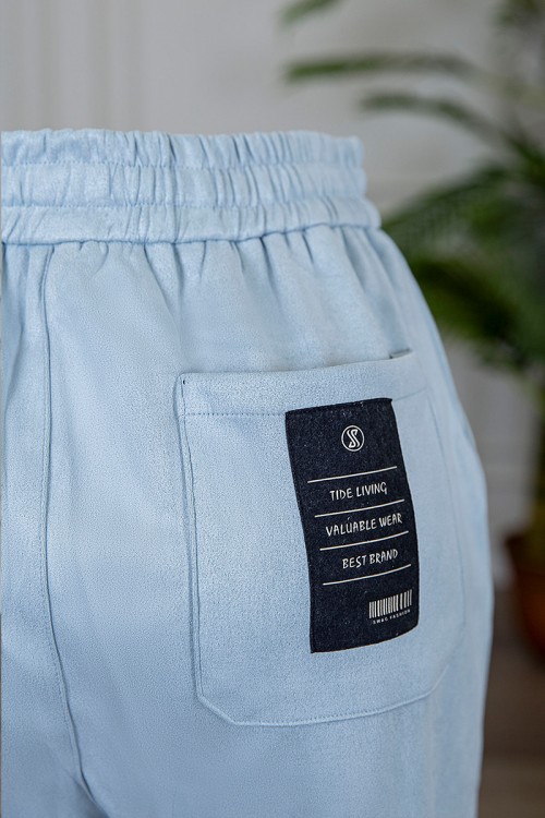 بنطلون شتوي أنيق قماش مخمل لون سماوي بجيوب من الجوانب و الخلف و خصر مطاط برباط من الأمام