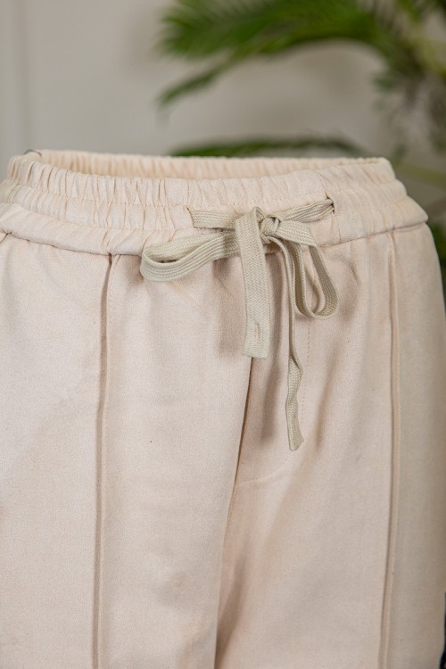 بنطلون شتوي أنيق قماش مخمل لون سكري بجيوب من الجوانب و الخلف و خصر مطاط برباط من الأمام