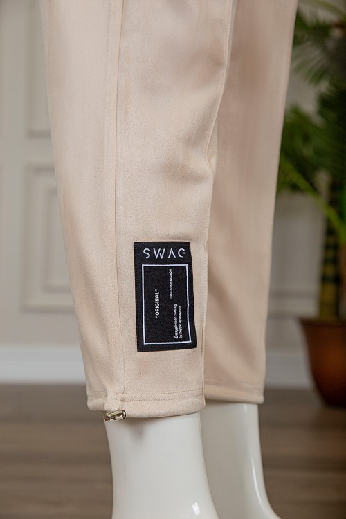 بنطلون شتوي أنيق قماش مخمل لون سكري بجيوب من الجوانب و الخلف و خصر مطاط برباط من الأمام