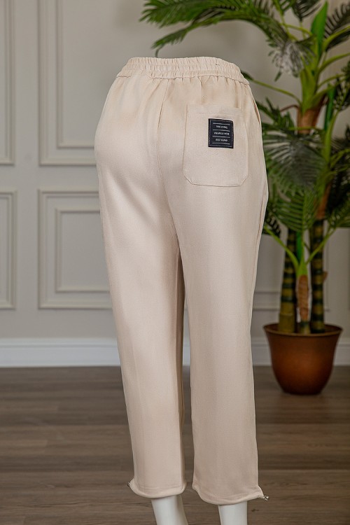 بنطلون شتوي أنيق قماش مخمل لون سكري بجيوب من الجوانب و الخلف و خصر مطاط برباط من الأمام