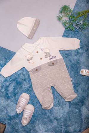 افرول أطفال قماش قطن لون أبيض مع رمادي منقط و ساده من الصدر و ياقة بأزرار من الأمام و أكمام طويلة مع طاقية رأس 