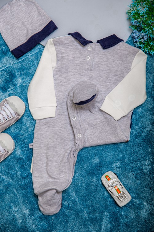 افرول أطفال ولادي قماش قطن سادة ومقلم لون رمادي مع كحلي بياقة و فيونكة و أكمام طويلة بشكل سديري و حزام من الأمام مع طاقية رأس