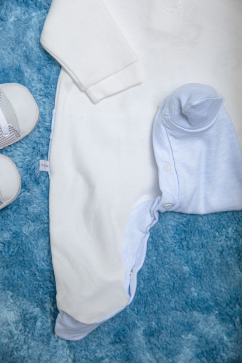 افرول أطفال ولادي قماش قطن سادة لون بيج مع سماوي بأكمام طويلة ورسومات كرتونية من الأمام مع طاقية رأس