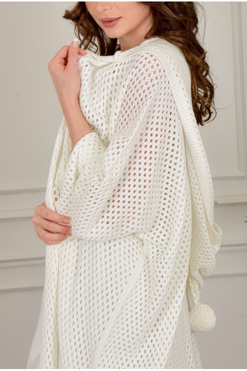 عباية شتوي نسائي تركي أنيقة لون ابيض بتصميم شبكي مفتوحة من الأمام ومتصلة بغطاء الرأس