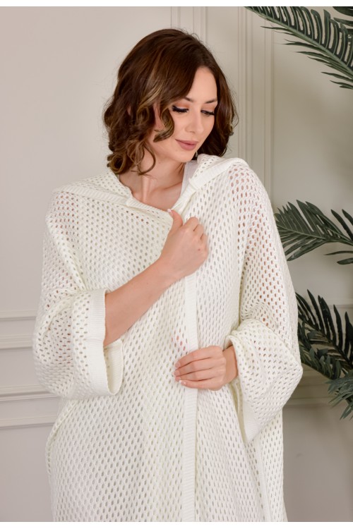 عباية شتوي نسائي تركي أنيقة لون ابيض بتصميم شبكي مفتوحة من الأمام ومتصلة بغطاء الرأس
