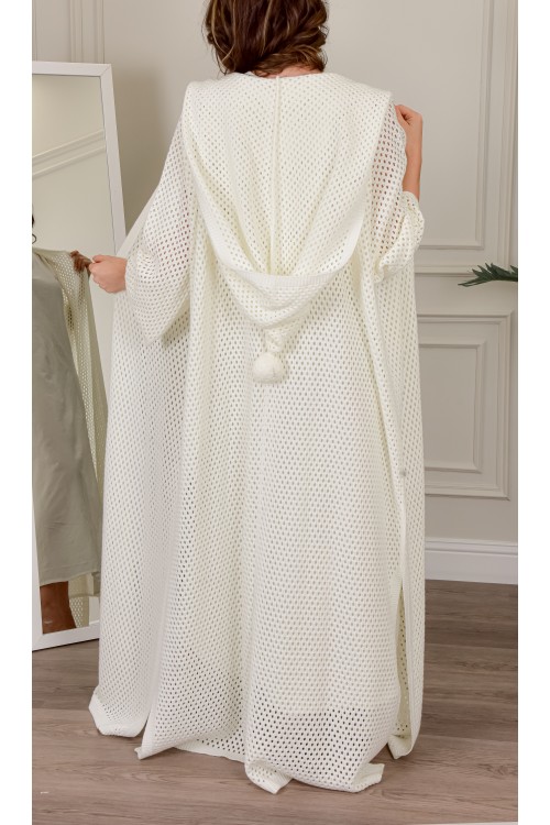 عباية شتوي نسائي تركي أنيقة لون ابيض بتصميم شبكي مفتوحة من الأمام ومتصلة بغطاء الرأس