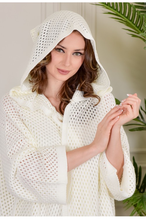 عباية شتوي نسائي تركي أنيقة لون ابيض بتصميم شبكي مفتوحة من الأمام ومتصلة بغطاء الرأس