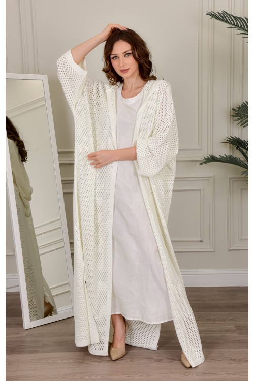 عباية شتوي نسائي تركي أنيقة لون ابيض بتصميم شبكي مفتوحة من الأمام ومتصلة بغطاء الرأس