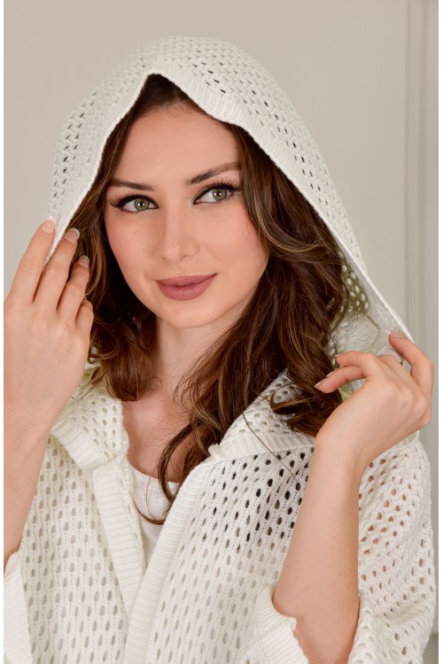 عباية شتوي نسائي تركي أنيقة لون ابيض بتصميم شبكي مفتوحة من الأمام ومتصلة بغطاء الرأس