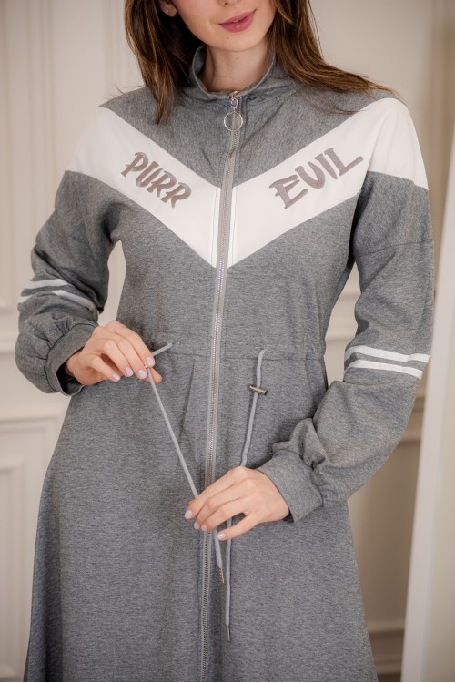 فستان شتوي نسائي قصير أنيق لون رمادي وأبيض بأكمام طويلة و رباط من الخصر وسحاب من الأمام