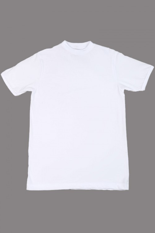 فانيلة داخلية بياقة ضيقة