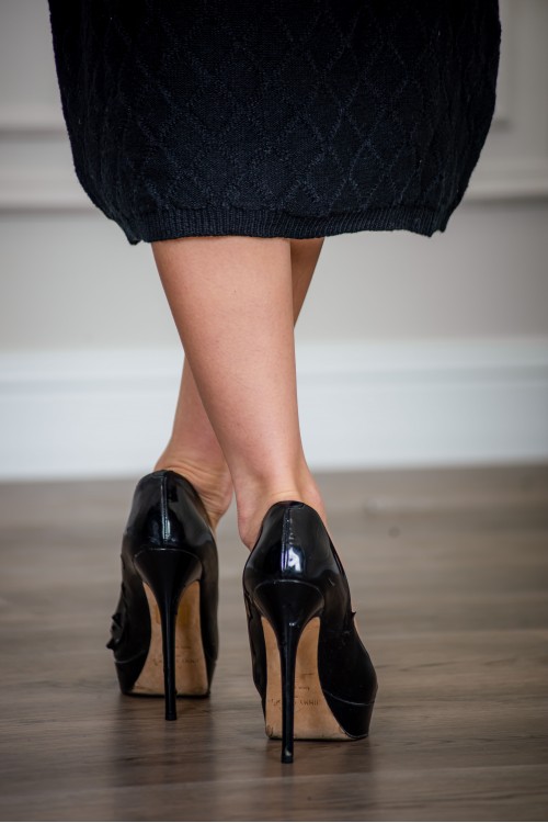 فستان شتوي نسائي طويل أنيق  بأكمام طويلة وياقة عالية