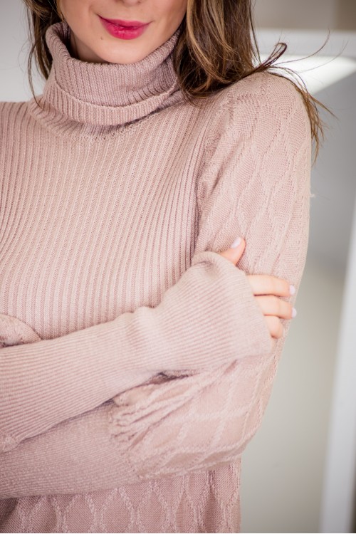 فستان شتوي نسائي طويل أنيق  بأكمام طويلة وياقة عالية