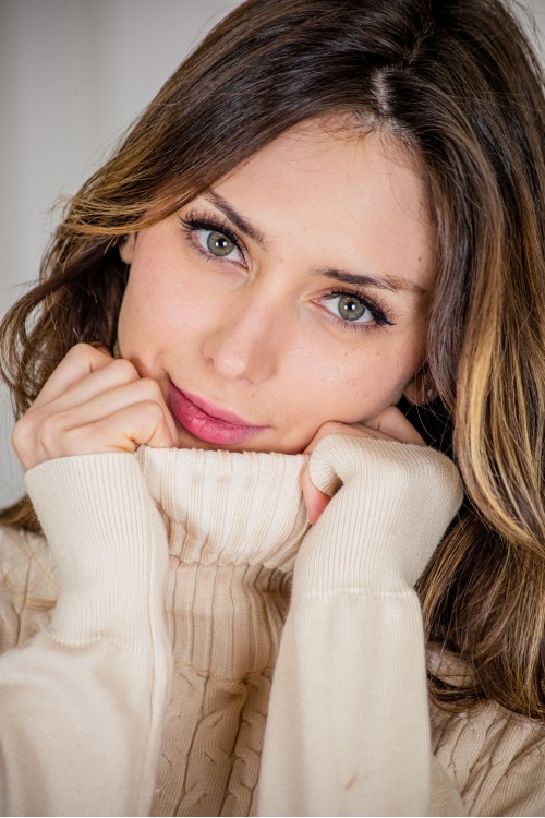 فستان شتوي نسائي طويل أنيق  بأكمام طويلة وياقة عالية