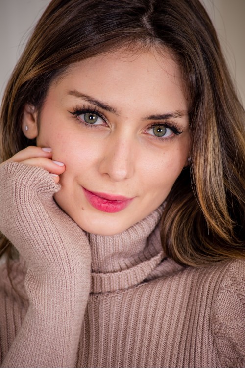 فستان شتوي نسائي طويل أنيق  بأكمام طويلة وياقة عالية