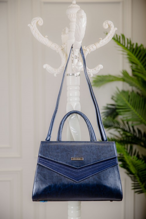 حقيبة يد نسائية مصنوعة من الجلد بتصميم أنيق مع محفظة صغيرة وجيب خلفي