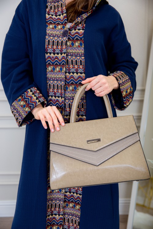 حقيبة يد نسائية مصنوعة من الجلد بتصميم أنيق مع محفظة صغيرة وجيب خلفي