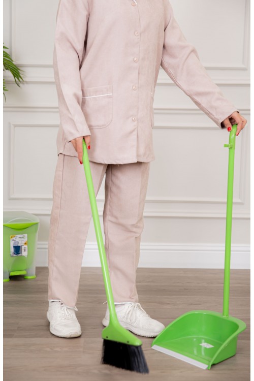 زي عاملة شتوي قطعتين أكمام طويلة بجيوب و ياقة و أزرار أمامية