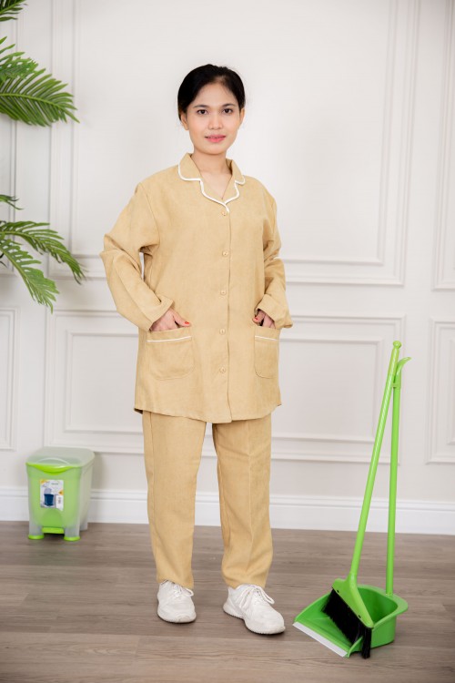 زي عاملة شتوي قطعتين أكمام طويلة بجيوب و ياقة و أزرار أمامية