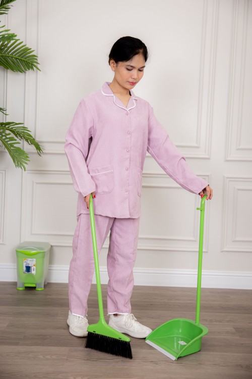 زي عاملة شتوي قطعتين أكمام طويلة بجيوب و ياقة و أزرار أمامية