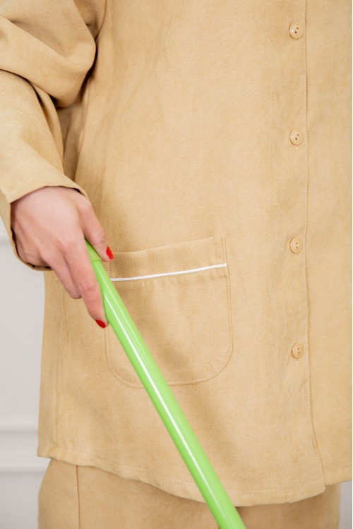 زي عاملة شتوي قطعتين أكمام طويلة بجيوب و ياقة و أزرار أمامية