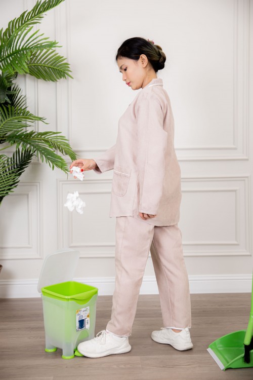 زي عاملة شتوي قطعتين أكمام طويلة بجيوب و ياقة و أزرار أمامية