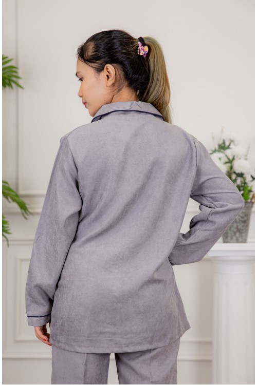 زي عاملة شتوي قطعتين أكمام طويلة بجيوب و ياقة و أزرار أمامية