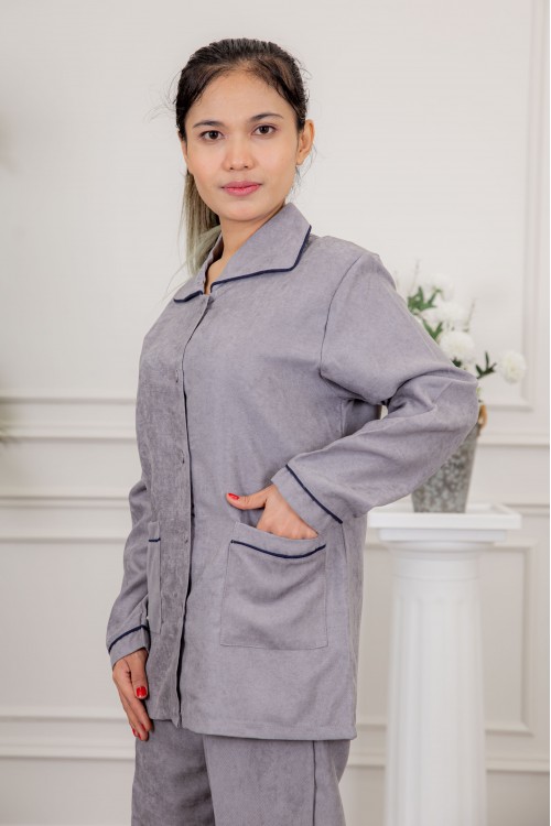 زي عاملة شتوي قطعتين أكمام طويلة بجيوب و ياقة و أزرار أمامية