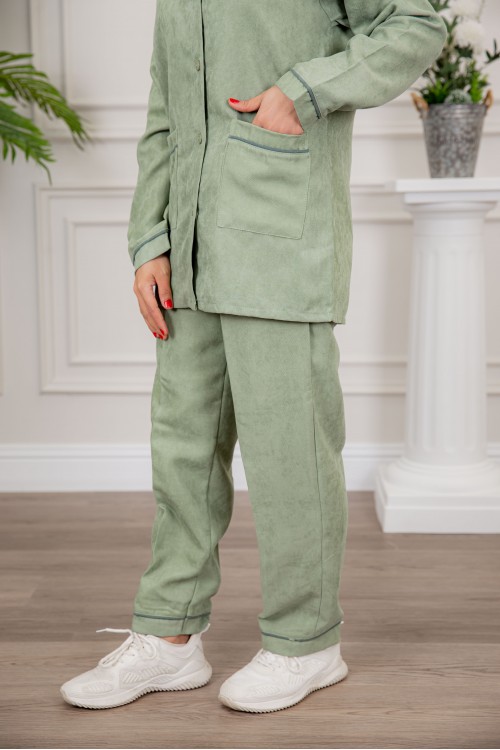 زي عاملة شتوي قطعتين أكمام طويلة بجيوب و ياقة و أزرار أمامية