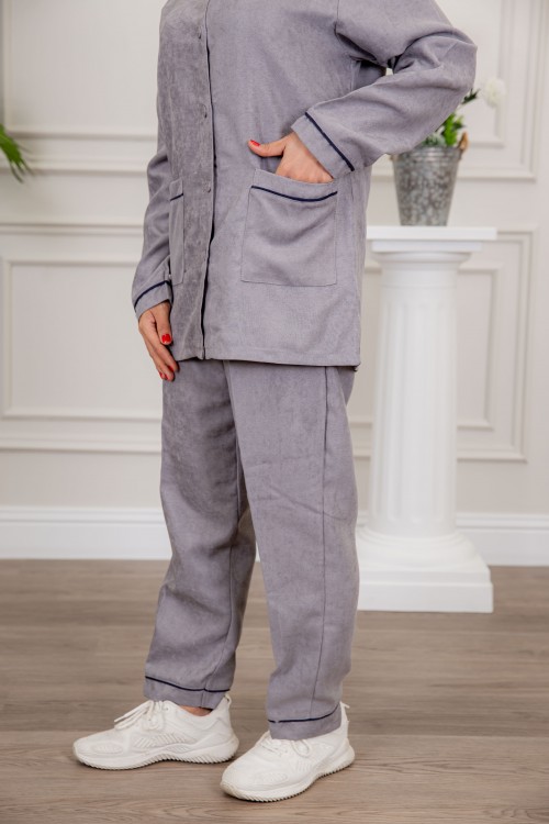 زي عاملة شتوي قطعتين أكمام طويلة بجيوب و ياقة و أزرار أمامية