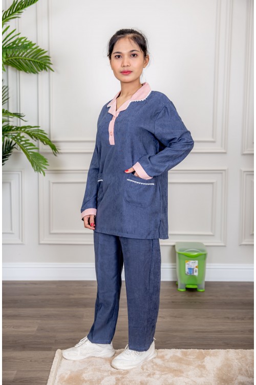 زي عاملة شتوي قطعتين أكمام طويلة وجيوب وياقة بأطراف دانتيل و ازرارأمامية