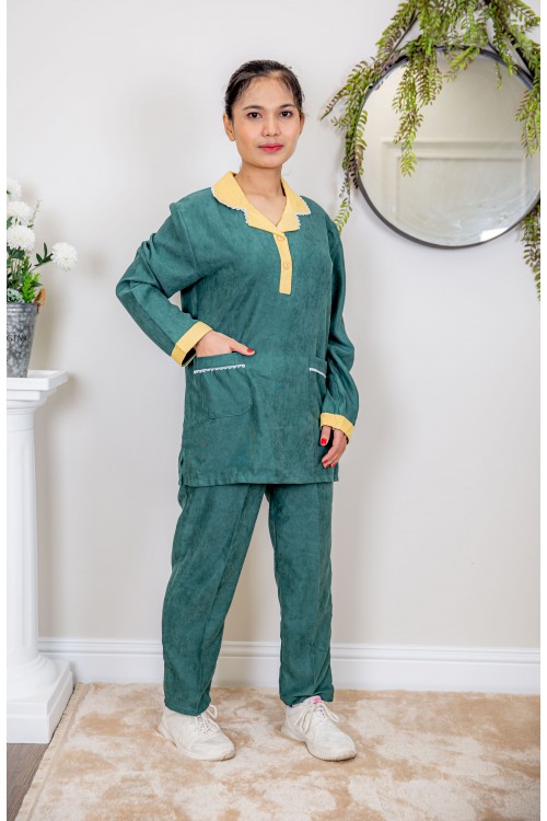 زي عاملة شتوي قطعتين أكمام طويلة وجيوب وياقة بأطراف دانتيل و ازرارأمامية