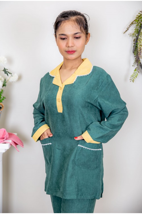 زي عاملة شتوي قطعتين أكمام طويلة وجيوب وياقة بأطراف دانتيل و ازرارأمامية