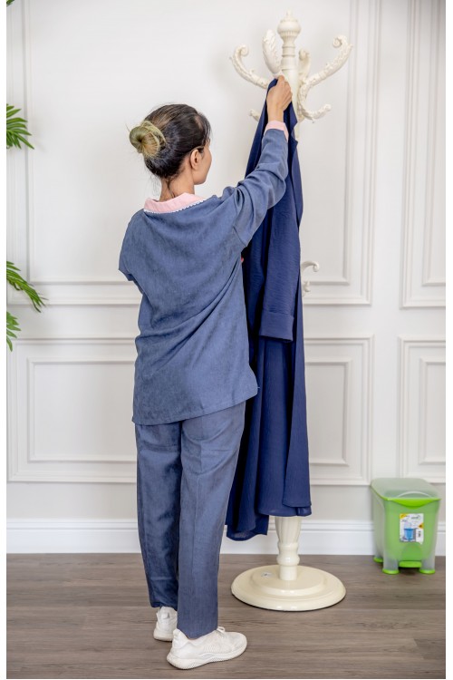 زي عاملة شتوي قطعتين أكمام طويلة وجيوب وياقة بأطراف دانتيل و ازرارأمامية