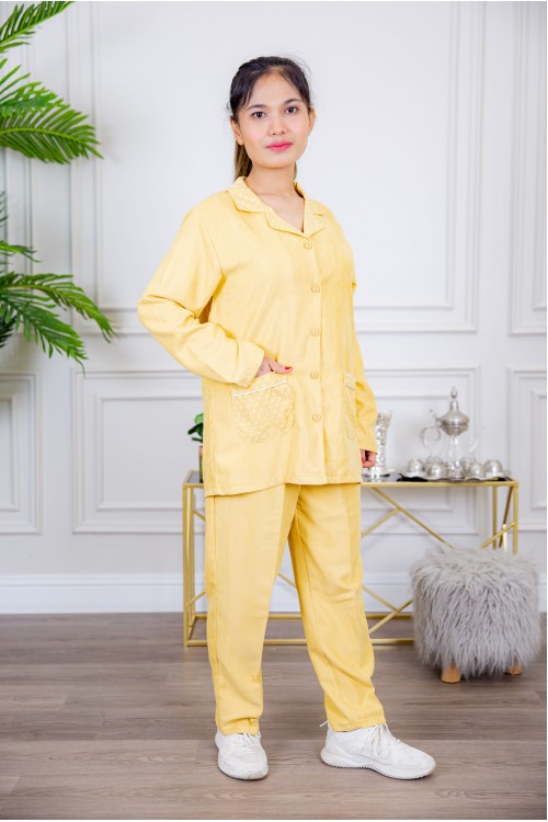 زي عاملة شتوي قطعتين أكمام طويلة وجيوب وياقة منقطة و ازرارأمامية