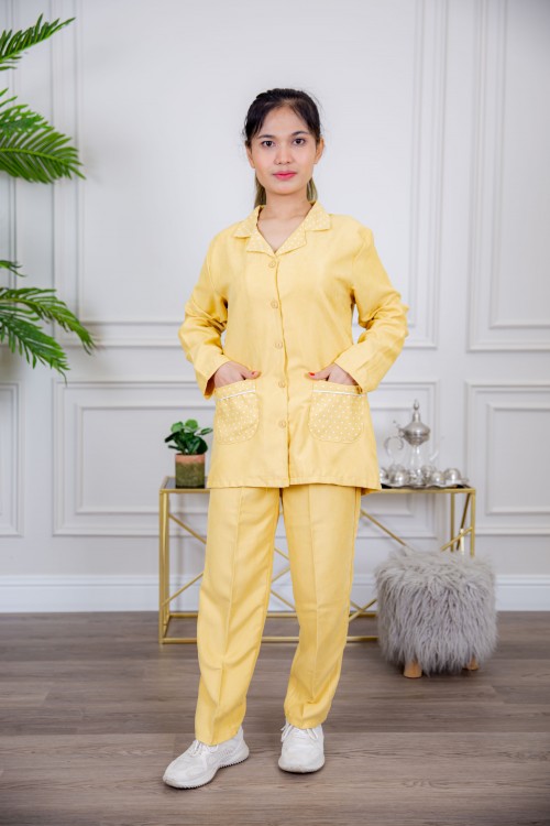 زي عاملة شتوي قطعتين أكمام طويلة وجيوب وياقة منقطة و ازرارأمامية