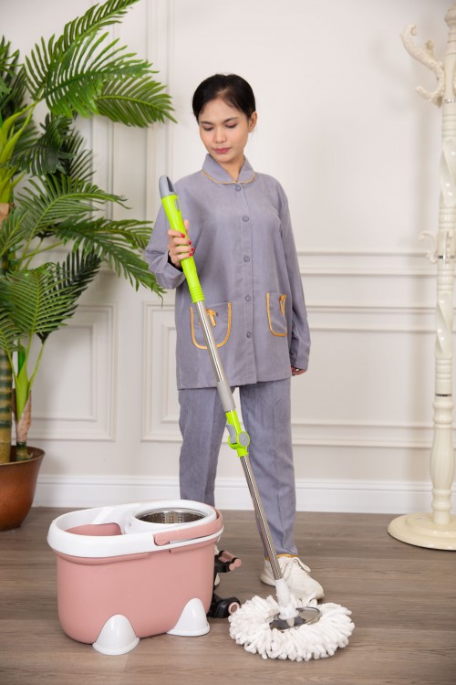 زي عاملة شتوي قطعتين أكمام طويلة وجيوب فيونكة و ياقة بازرار أمامية