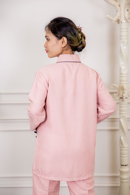 زي عاملة شتوي قطعتين أكمام طويلة وجيوب فيونكة و ياقة بازرار أمامية