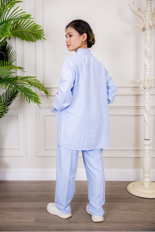 زي عاملة شتوي قطعتين أكمام طويلة وجيوب فيونكة و ياقة بازرار أمامية